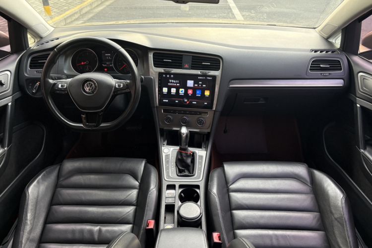 Used Volkswagen Golf 2016 230TSI Automatic Luxury Version Interior 3