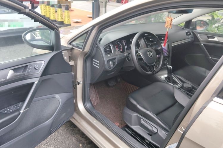 Used Volkswagen Golf 2016 1.6L Automatic Comfort Model Interior 3