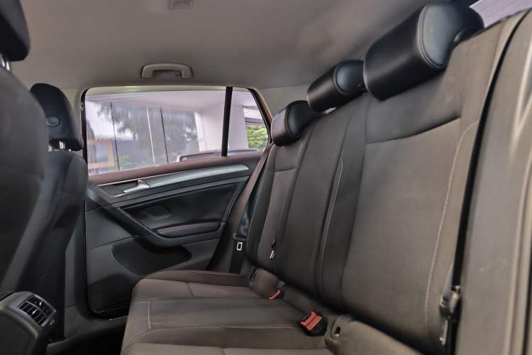 Used Volkswagen Golf 2016 1.6L Automatic Fashion Model Interior 3