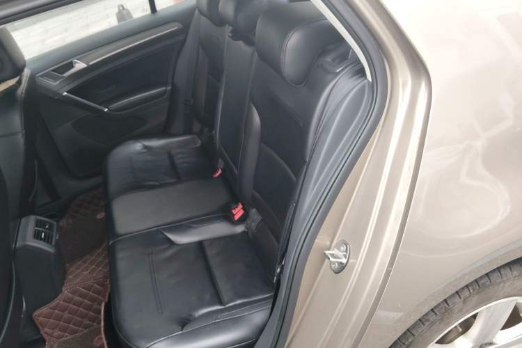 Used Volkswagen Golf 2016 1.6L Automatic Comfort Model Interior 4