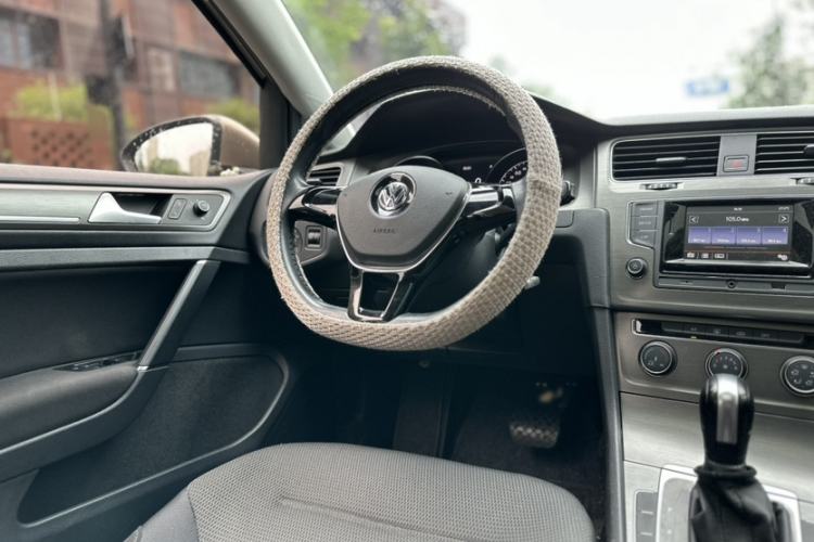 Used Volkswagen Golf 2016 1.6L Automatic Comfort Model Interior 4