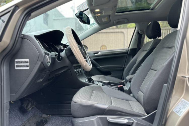 Used Volkswagen Golf 2016 1.6L Automatic Comfort Model Interior 6