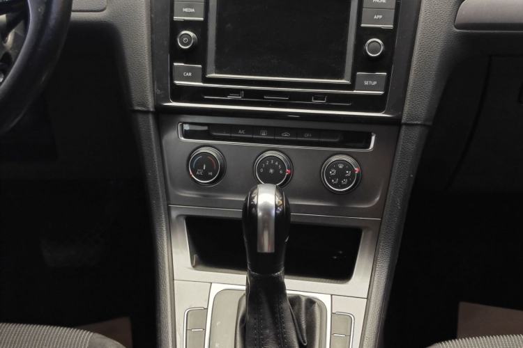 Used Volkswagen Golf 2016 1.6L Automatic Fashion Model Interior 7