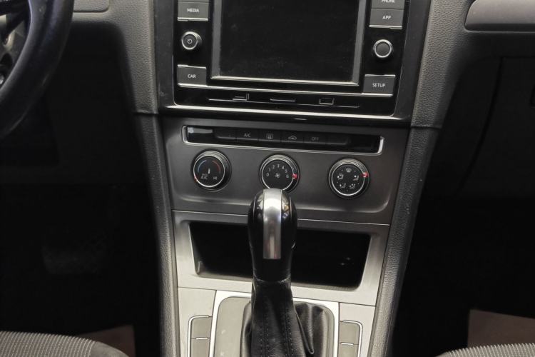 Used Volkswagen Golf 2016 1.6L Automatic Fashion Model Interior 7