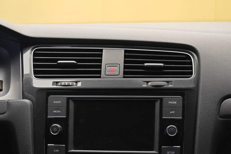 Used Volkswagen Golf 2016 1.6L Automatic Fashion Model Interior 8