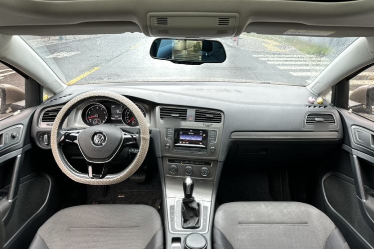 Used Volkswagen Golf 2016 1.6L Automatic Comfort Model Interior 9