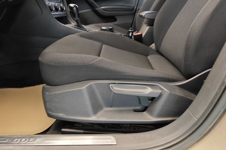 Used Volkswagen Golf 2016 1.6L Automatic Fashion Model Interior 9