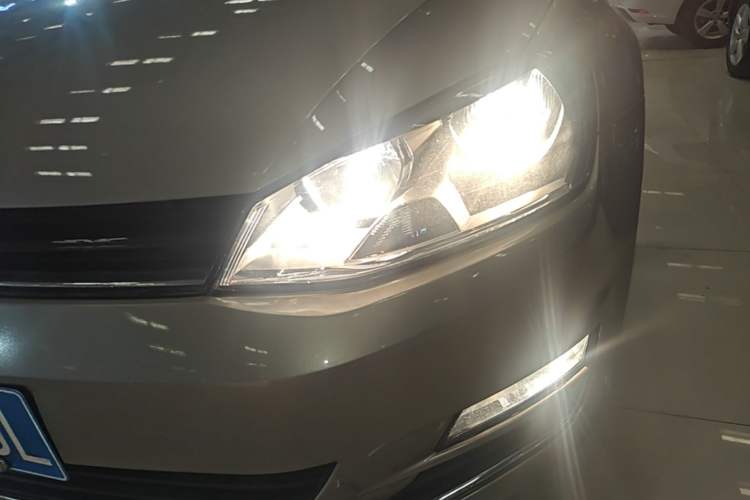 Used Volkswagen Golf 2016 1.6L Automatic Fashion Model Left Front Headlight