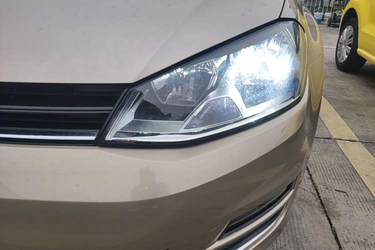 Used Volkswagen Golf 2016 1.6L Automatic Comfort Model Left Front Headlight