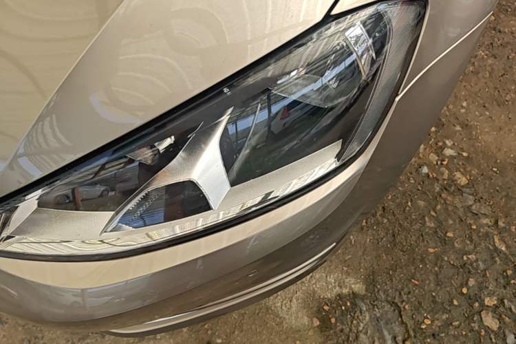 Used Volkswagen Golf 2016 230TSI Automatic Comfort Version Left Front Headlight