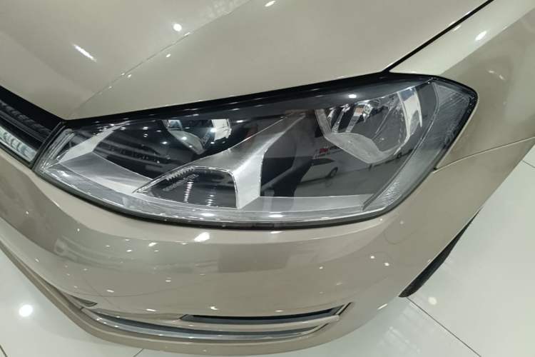 Used Volkswagen Golf 2016 1.6L Automatic Comfort Model Left Front Headlight