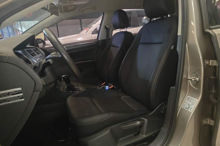 Used Volkswagen Golf 2016 1.6L Automatic Fashion Model Left Front Seat
