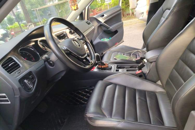Used Volkswagen Golf 2016 230TSI Automatic Luxury Version Left Front Seat