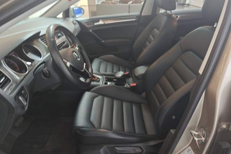 Used Volkswagen Golf 2016 230TSI Automatic Luxury Version Left Front Seat