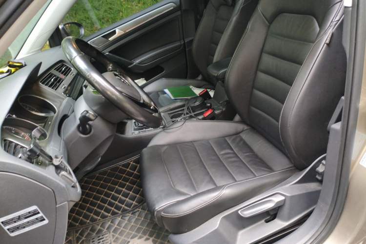 Used Volkswagen Golf 2016 230TSI Automatic Luxury Version Left Front Seat
