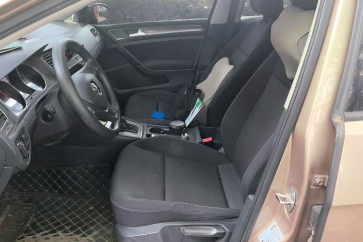Used Volkswagen Golf 2016 1.6L Automatic Fashion Model Left Front Seat