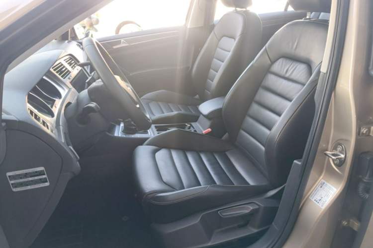 Used Volkswagen Golf 2016 230TSI Automatic Luxury Version Left Front Seat