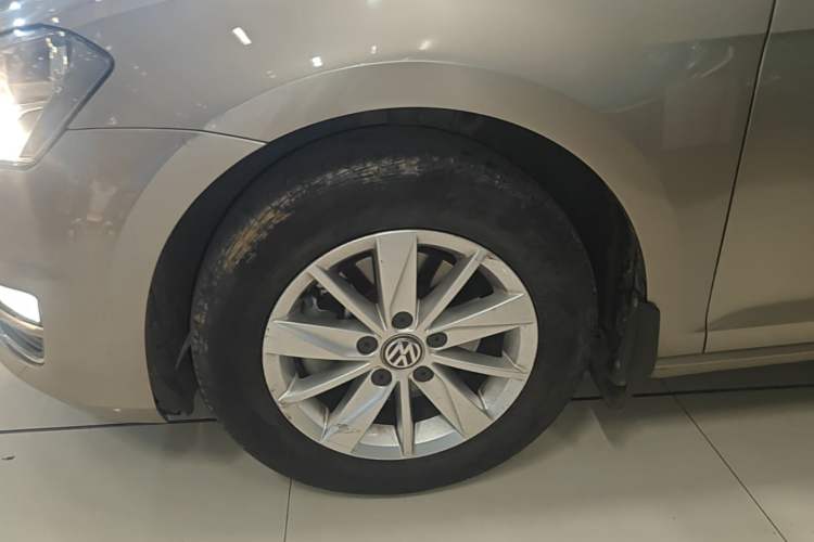 Used Volkswagen Golf 2016 1.6L Automatic Fashion Model Left Front Wheel Hub