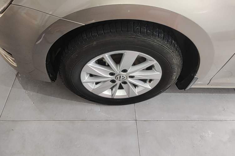 Used Volkswagen Golf 2016 1.6L Automatic Fashion Model Left Front Wheel Hub