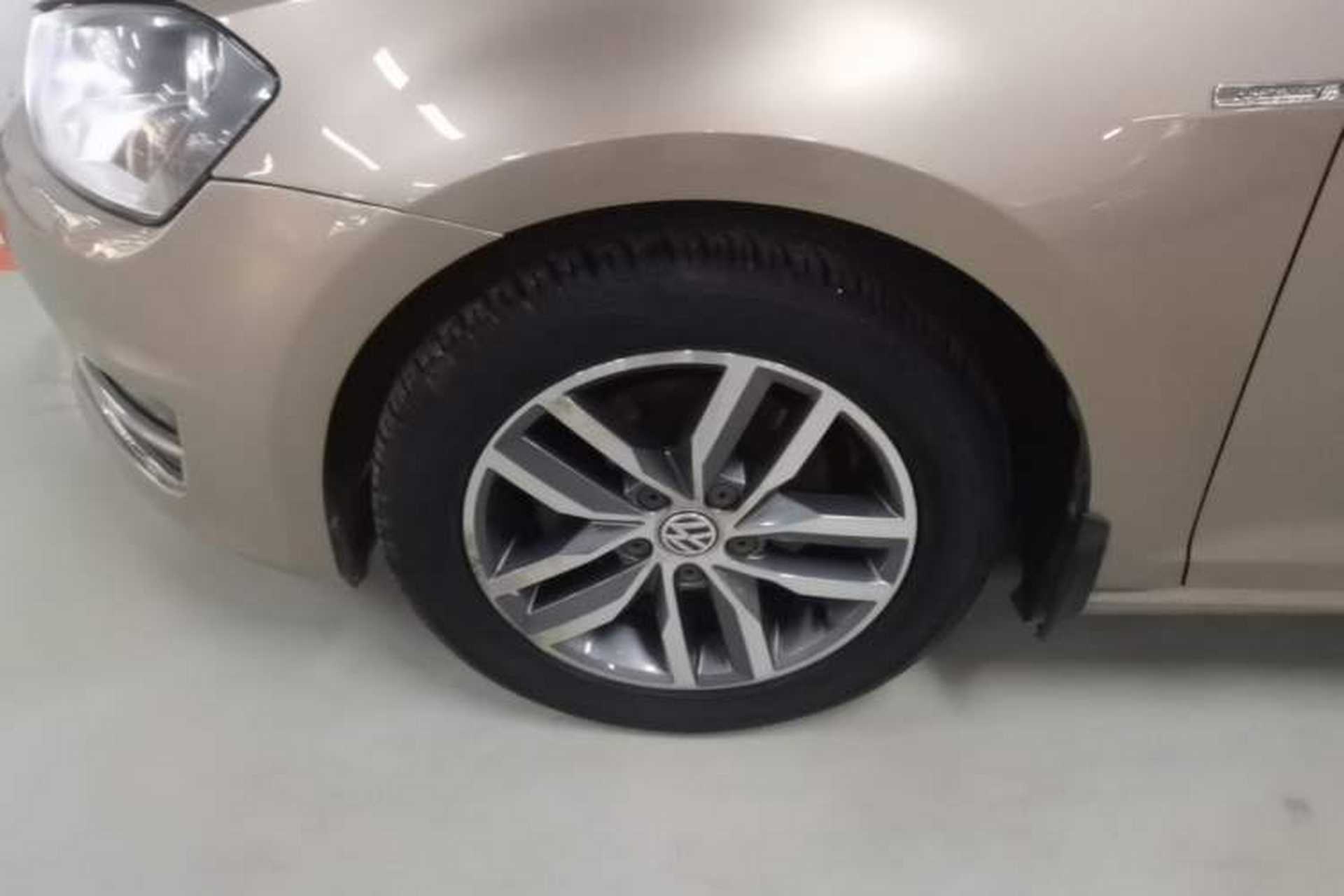 Used Volkswagen Golf 2016 230TSI Automatic Luxury Version Left Front Wheel Hub