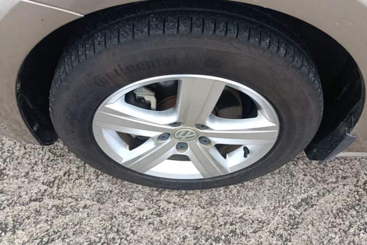 Used Volkswagen Golf 2016 1.6L Automatic Comfort Model Left Front Wheel Hub