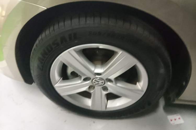 Used Volkswagen Golf 2016 230TSI Automatic Comfort Version Left Front Wheel Hub