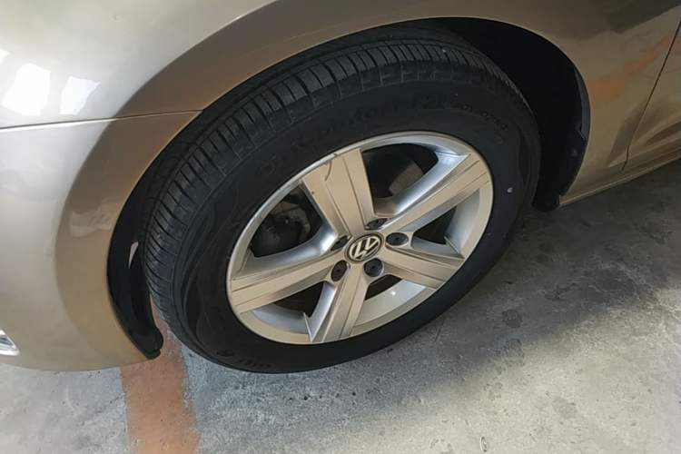 Used Volkswagen Golf 2016 230TSI Automatic Comfort Version Left Front Wheel Hub