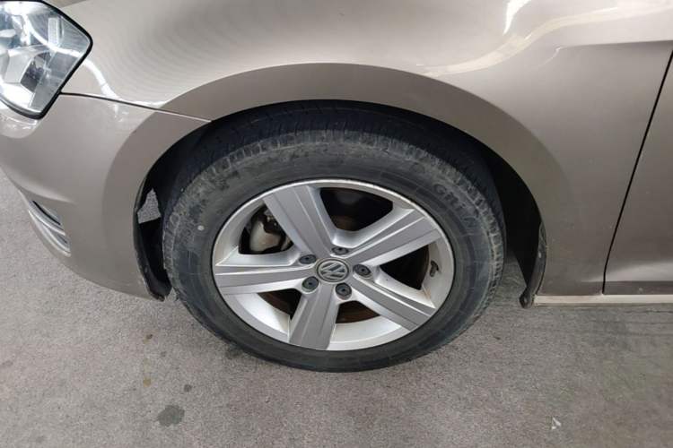 Used Volkswagen Golf 2016 230TSI Automatic Comfort Version Left Front Wheel Hub