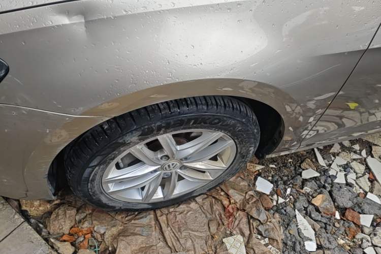 Used Volkswagen Golf 2016 1.6L Automatic Fashion Model Left Front Wheel Hub