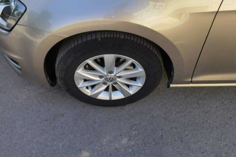 Used Volkswagen Golf 2016 1.6L Manual Fashion Edition Left Front Wheel Hub