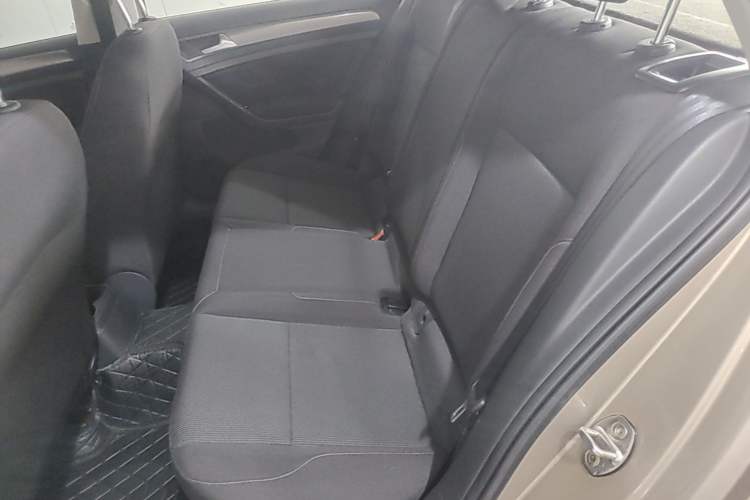Used Volkswagen Golf 2016 1.6L Automatic Fashion Model Left Rear Seat