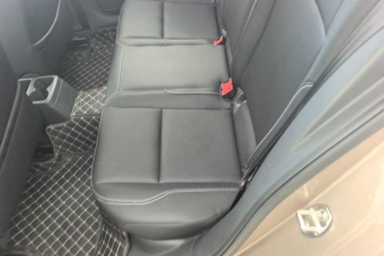 Used Volkswagen Golf 2016 1.6L Automatic Fashion Model Left Rear Seat