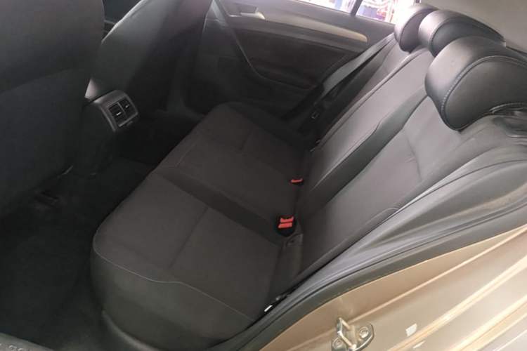 Used Volkswagen Golf 2016 1.6L Automatic Fashion Model Left Rear Seat