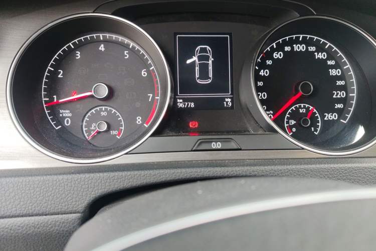 Used Volkswagen Golf 2016 1.6L Automatic Comfort Model Odometer Close Up