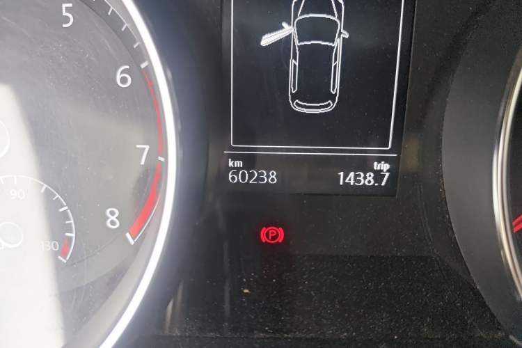 Used Volkswagen Golf 2016 1.6L Automatic Comfort Model Odometer Close Up