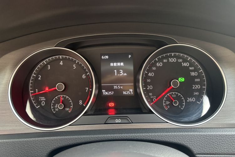 Used Volkswagen Golf 2016 230TSI Automatic Luxury Version Odometer Close Up