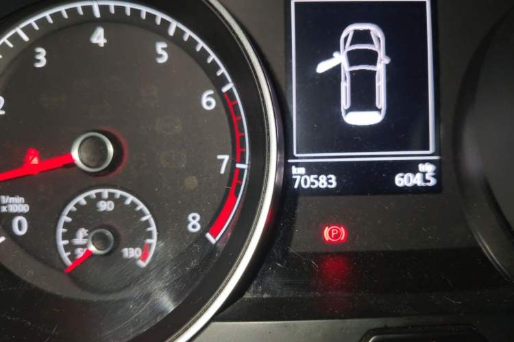 Used Volkswagen Golf 2016 1.6L Automatic Comfort Model Odometer Close Up