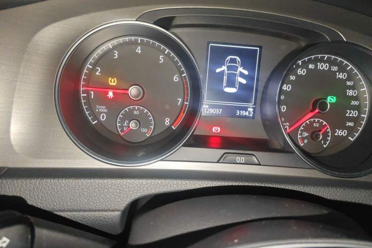 Used Volkswagen Golf 2016 230TSI Automatic Luxury Version Odometer Close Up