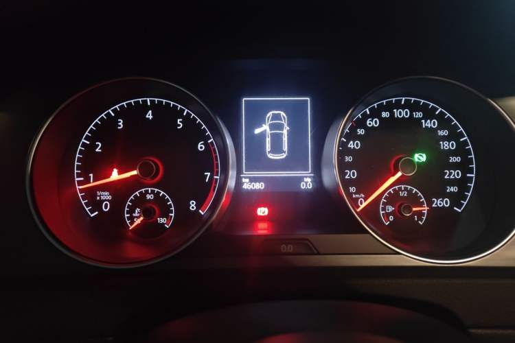 Used Volkswagen Golf 2016 230TSI Automatic Comfort Version Odometer Close Up