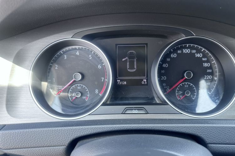 Used Volkswagen Golf 2016 230TSI Automatic Luxury Version Odometer Close Up
