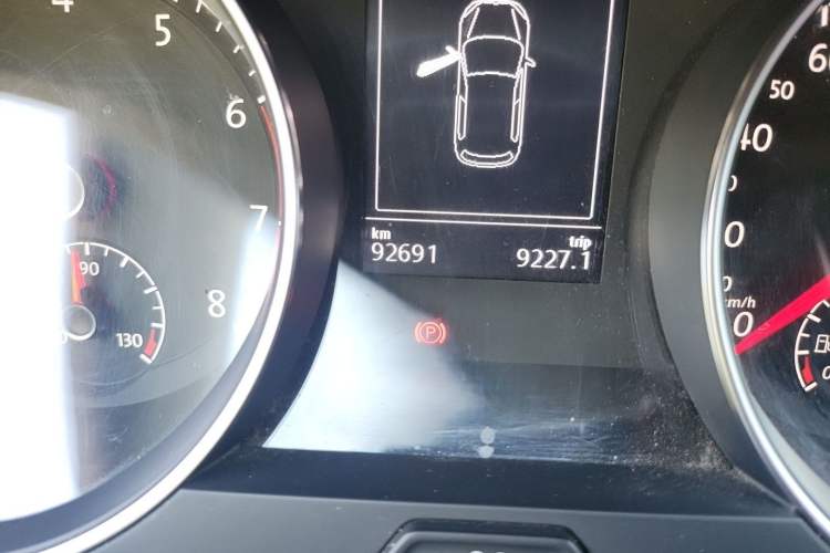 Used Volkswagen Golf 2016 1.6L Automatic Comfort Model Odometer Close Up