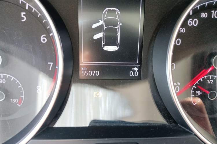 Used Volkswagen Golf 2016 230TSI Automatic Luxury Version Odometer Close Up