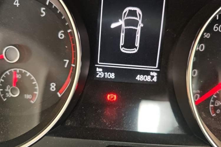 Used Volkswagen Golf 2016 1.6L Automatic Comfort Model Odometer Close Up