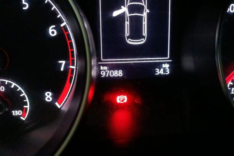 Used Volkswagen Golf 2016 230TSI Automatic Comfort Version Odometer Close Up