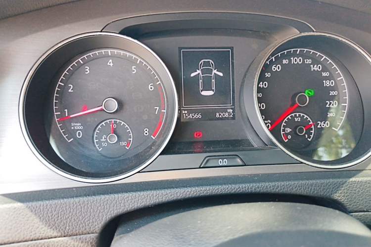 Used Volkswagen Golf 2016 1.6L Automatic Comfort Model Odometer Close Up