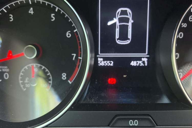 Used Volkswagen Golf 2016 1.6L Automatic Fashion Model Odometer Close Up