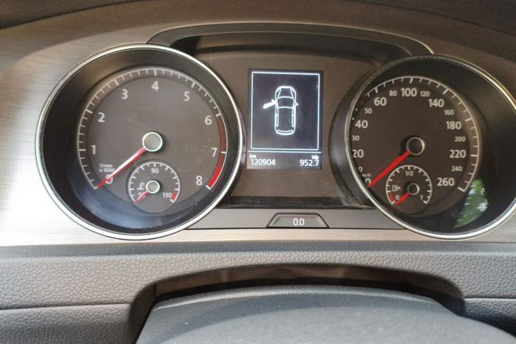 Used Volkswagen Golf 2016 230TSI Automatic Luxury Version Odometer Close Up