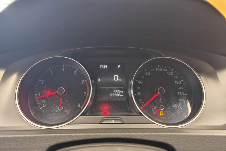 Used Volkswagen Golf 2016 1.6L Automatic Fashion Model Odometer Close Up