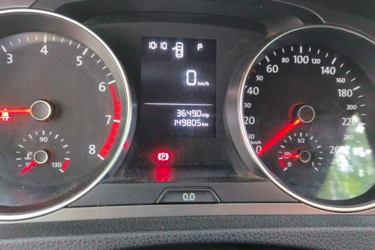 Used Volkswagen Golf 2016 1.6L Automatic Fashion Model Odometer Close Up