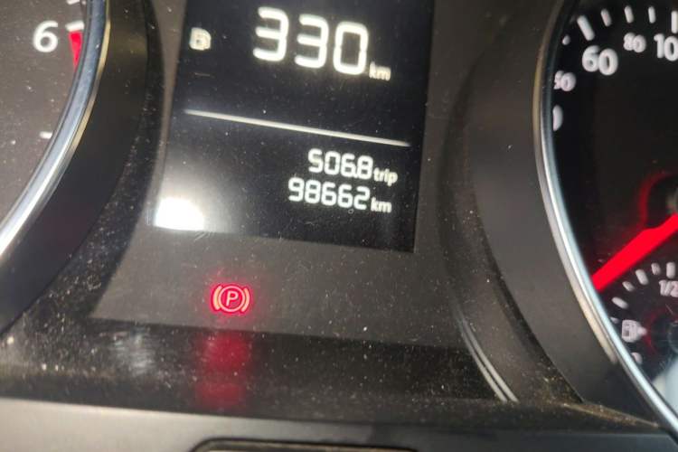 Used Volkswagen Golf 2016 1.6L Automatic Fashion Model Odometer Close Up
